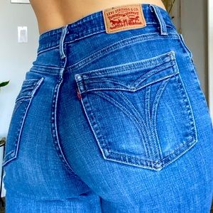 High Rise Skinny Levis with Back Pocket Design